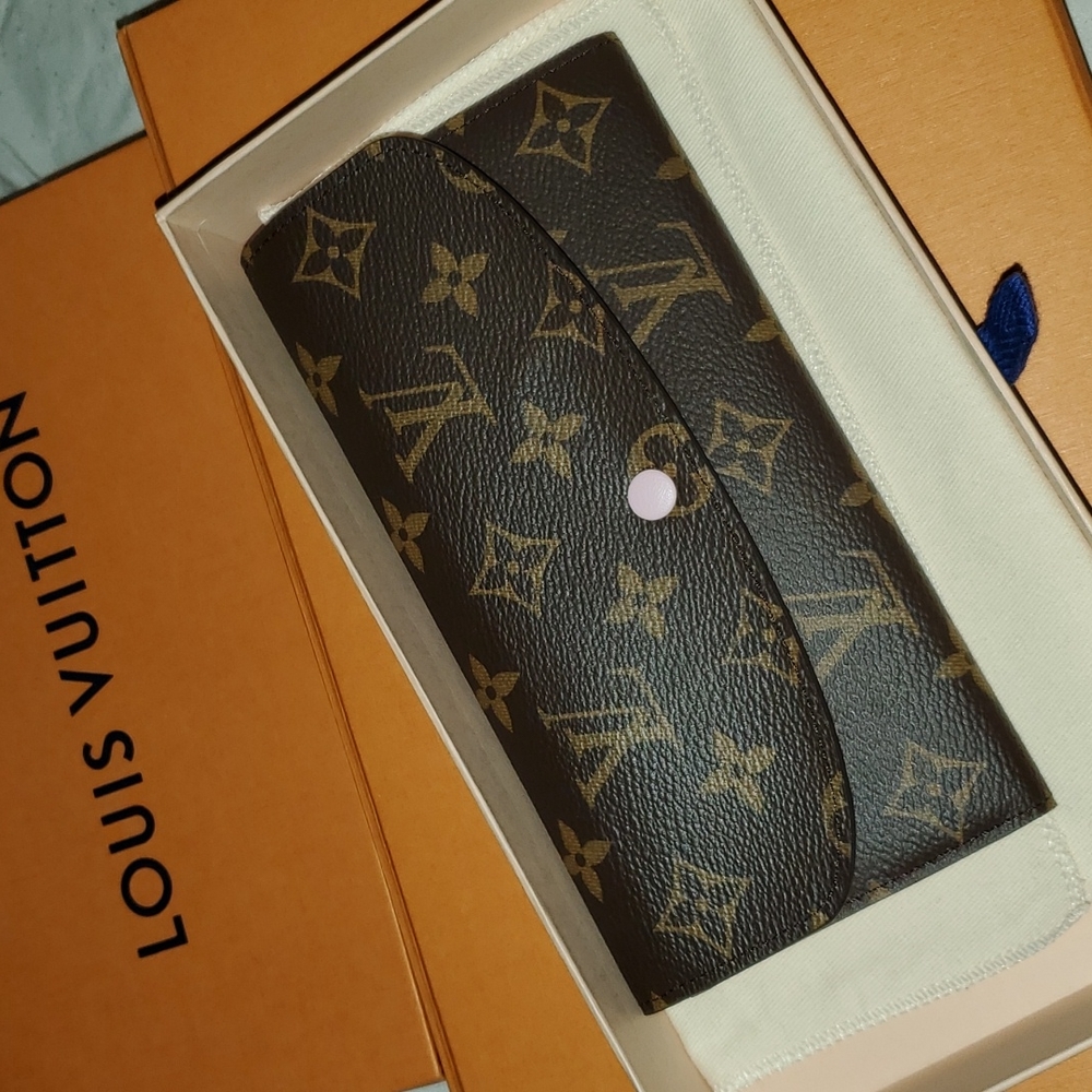 Authentic Louis Vuitton Emilie wallet